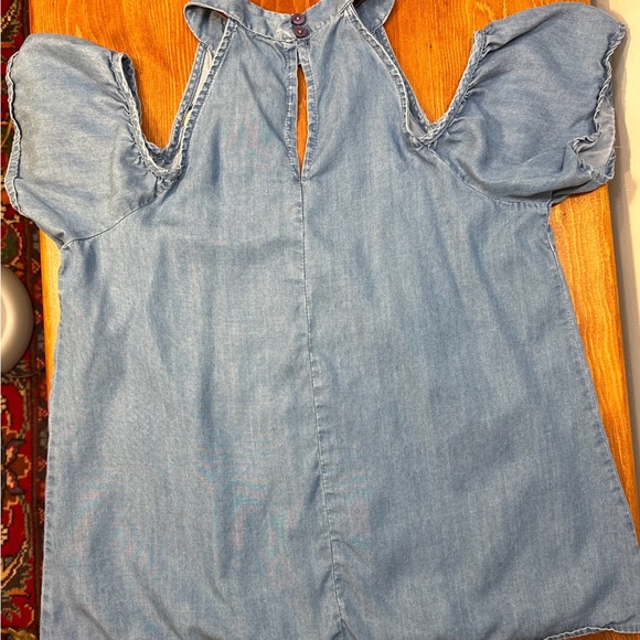 Francesca’s Blue Rain Size M Floral Embroidered Chambray Denim Cold Shoulder Top - Picture 8 of 12